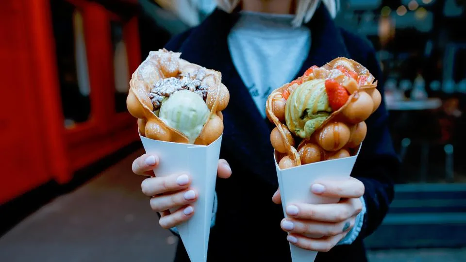 Altstadtgasse mit Gastronomie
