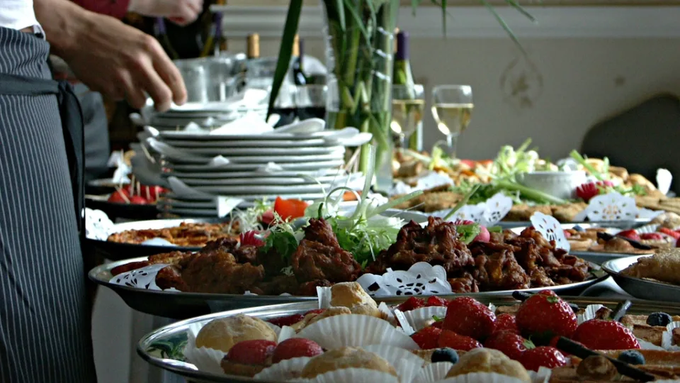 Catering-Buffet bei einer Feier