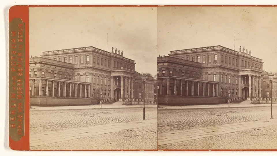 Historisches Palais im Stadtbild